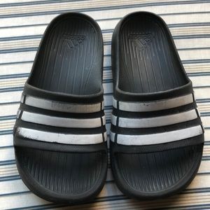 Adidas slippers boys sz11